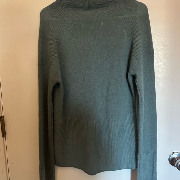 Project Naadam 100% Cashmere Light Blue Sweater size medium - Picture 7 of 8